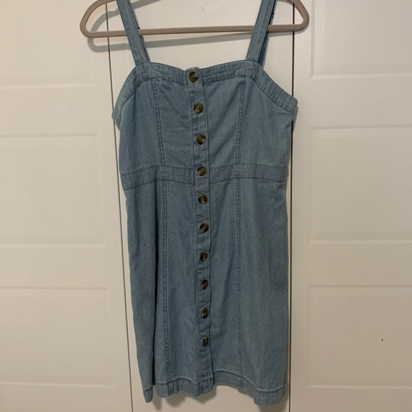American Eagle Outfitters Dresses & Skirts - Light wash “jean” button down dress